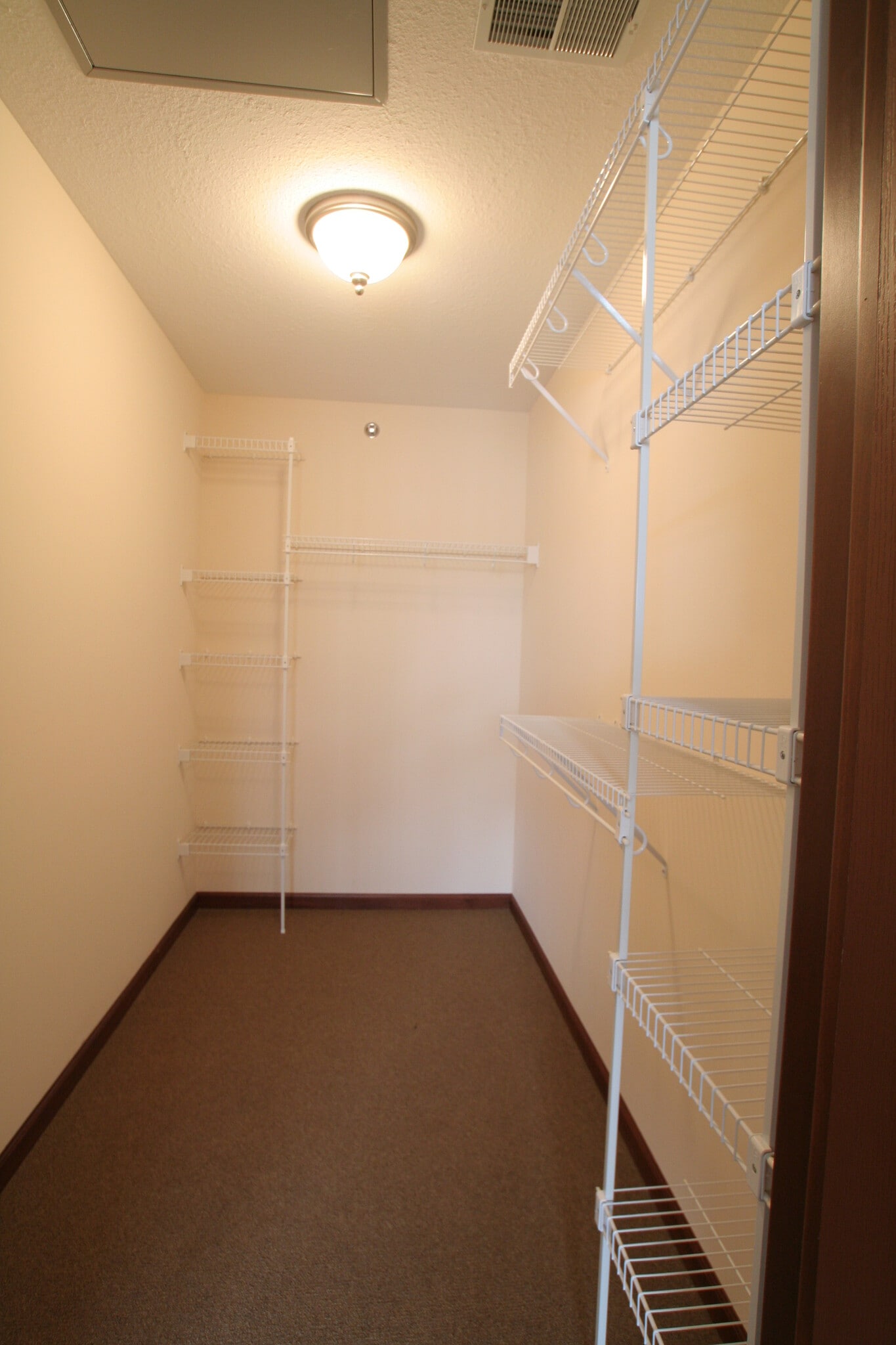 Building Photo - 306 Beeline Rd