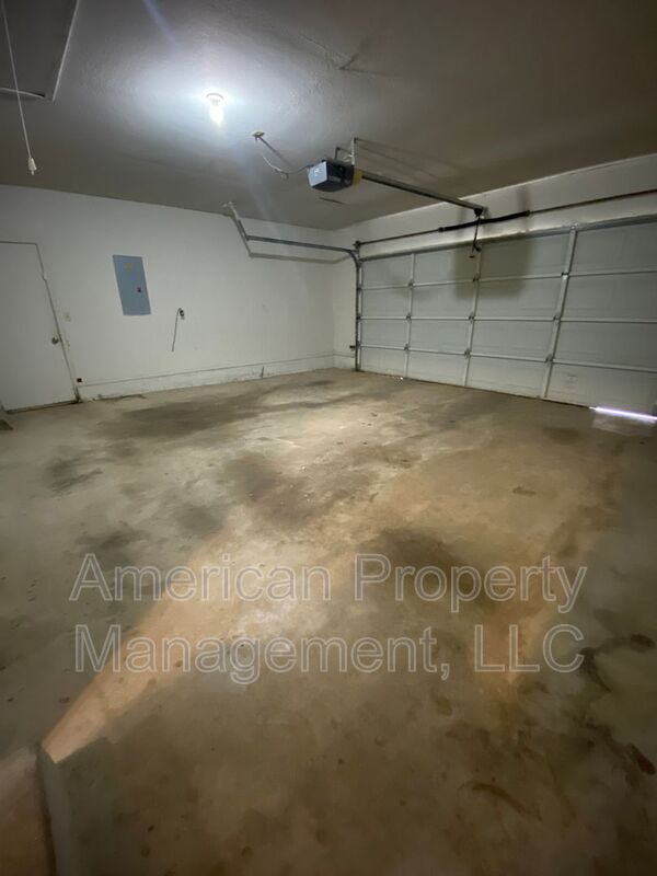 Building Photo - P2-1Q- 7704 S. Hudson Ave