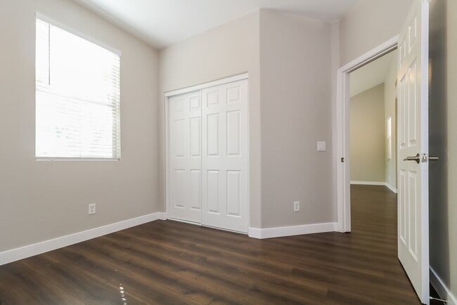 Building Photo - 5123 W Fulton St