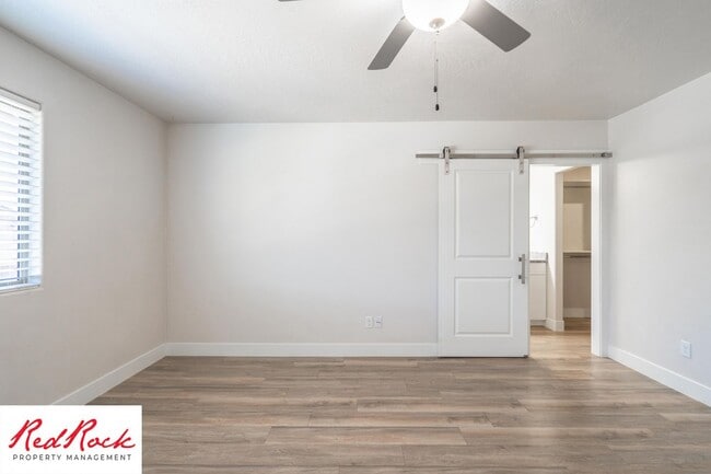 Building Photo - Gorgeous 3 Bedroom Townhome in Washington!