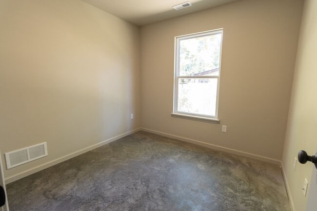 Building Photo - 3 Bed, 2 Bath New Build Home