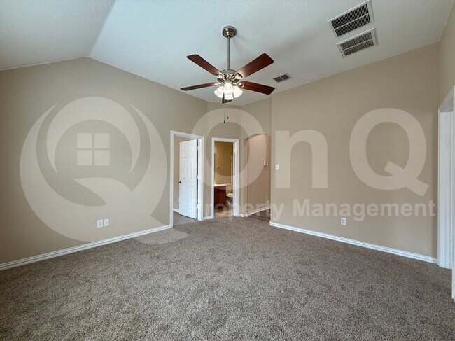 Building Photo - 1921 Highland Haven Ln