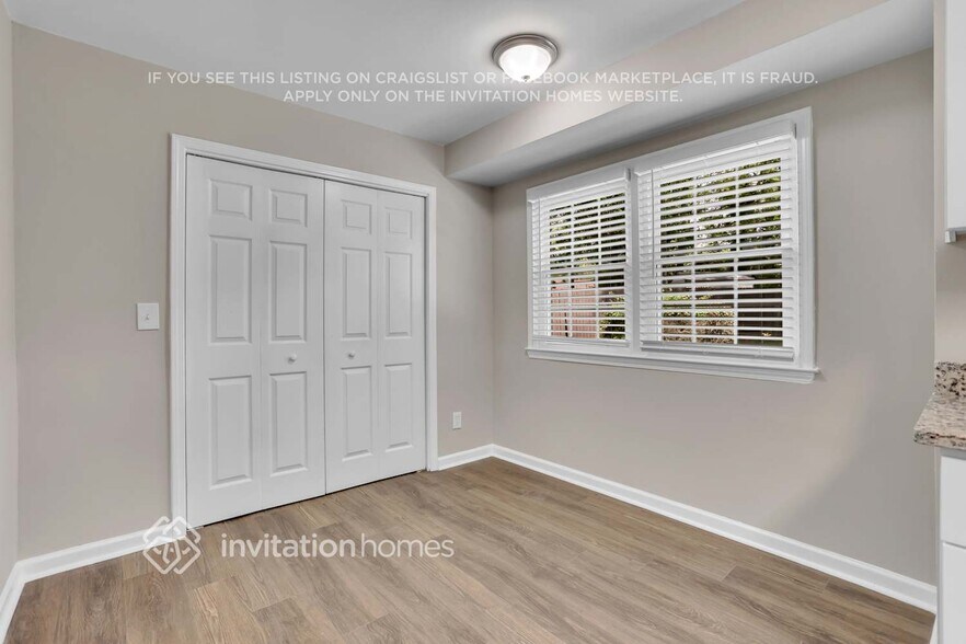 Building Photo - 3458 Charlemagne Dr