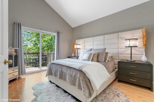 Building Photo - 840 N Wood St