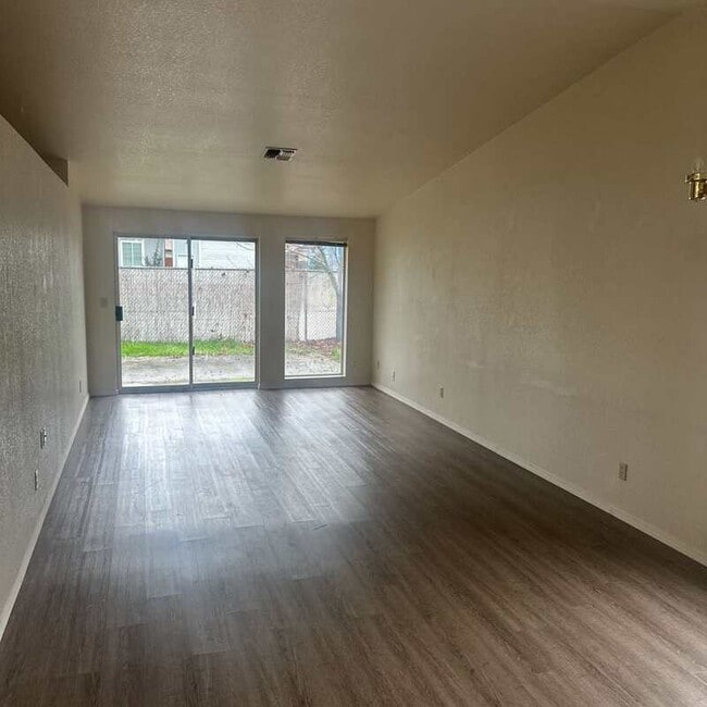 Building Photo - 1469 Cameo Ct