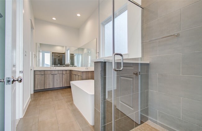 Building Photo - 556 Janisch Rd