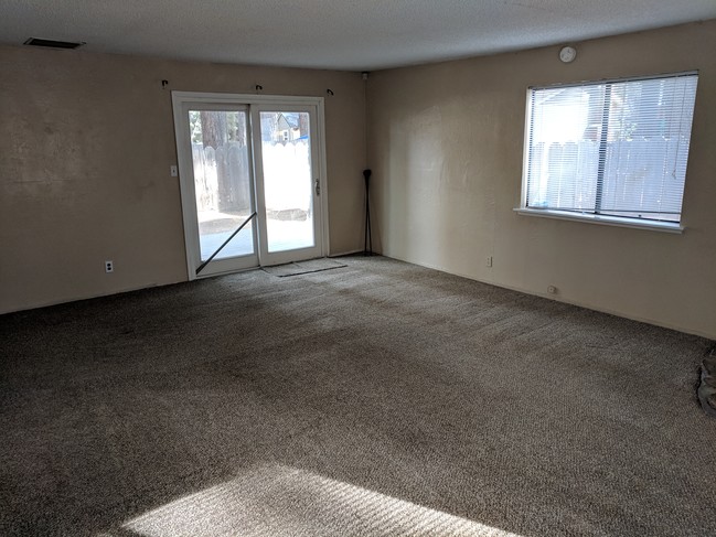 Building Photo - 2518 Knox Ave