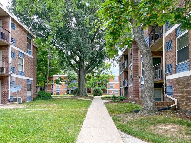 Building Photo - Suitland MD 2 BR 1 BA Renovated Condo