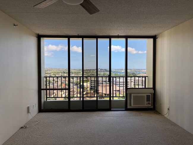 Building Photo - Pearl Regency 1 bedroom, 1 bath condo, wit...