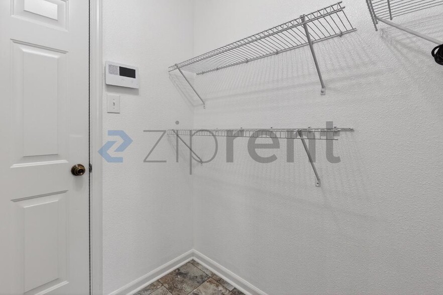 Building Photo - 504 Zander Woods Ct