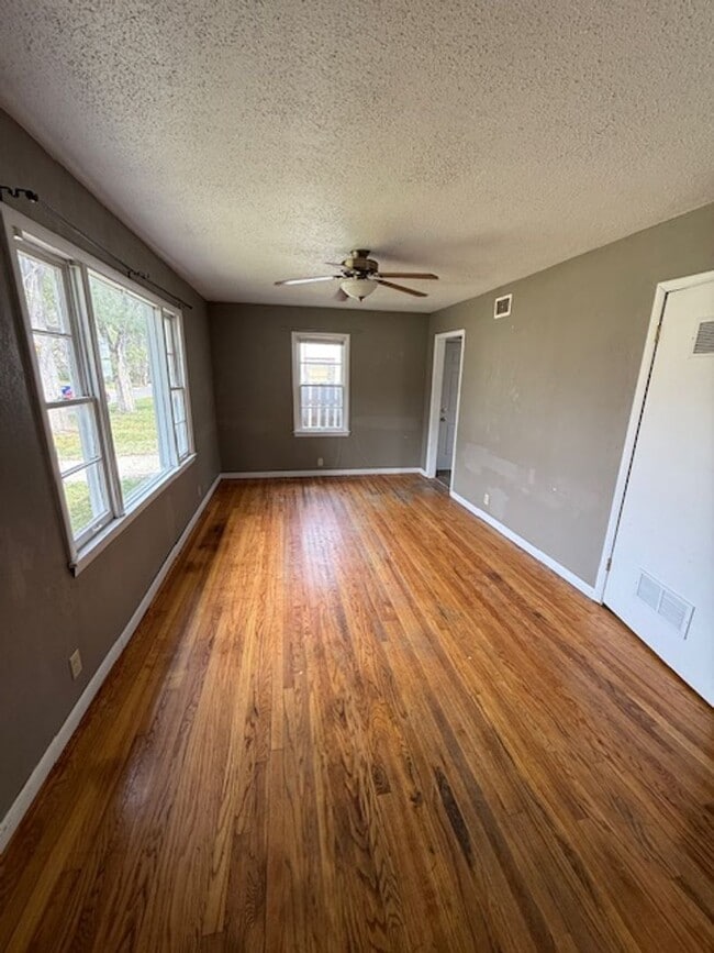 Building Photo - Italian Estates Property Management