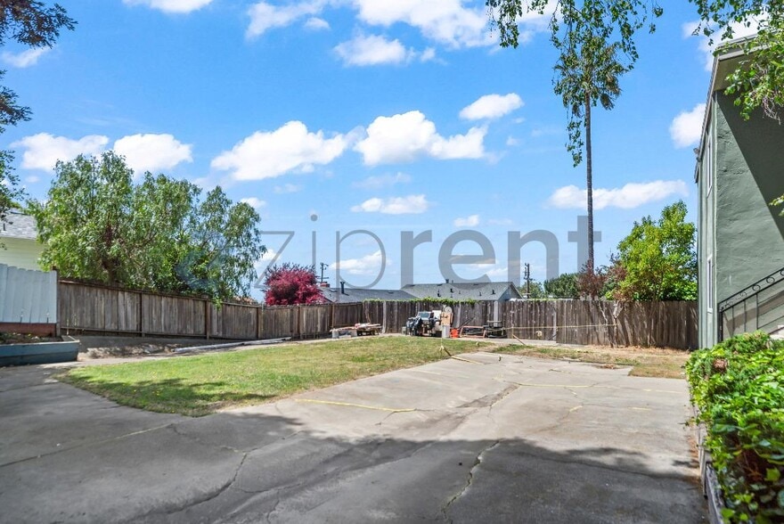 Building Photo - 24035 2nd St