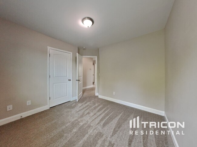 Building Photo - 456 Rolling Meadows Dr