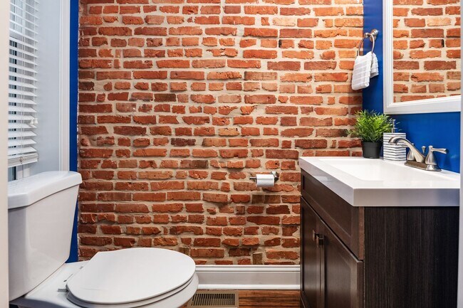 Building Photo - Gorgeous renovated home in Riverside Neigh...