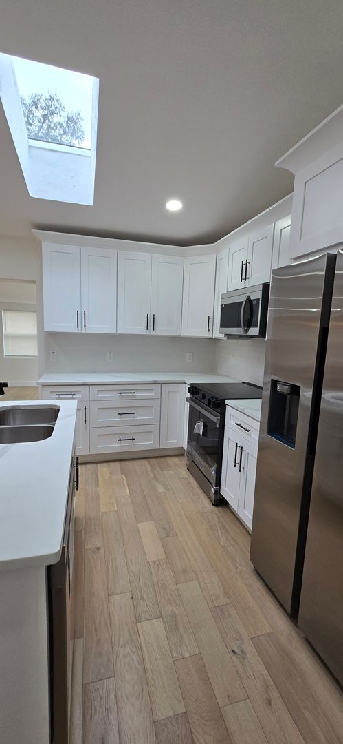 Building Photo - Completely remodeled 4 Bed 4 Bath home wit...