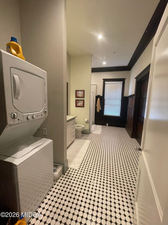 Building Photo - 1094 Georgia