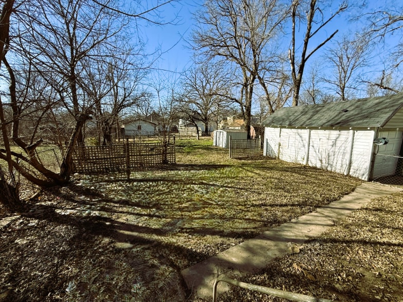 Building Photo - 1739 S Water St