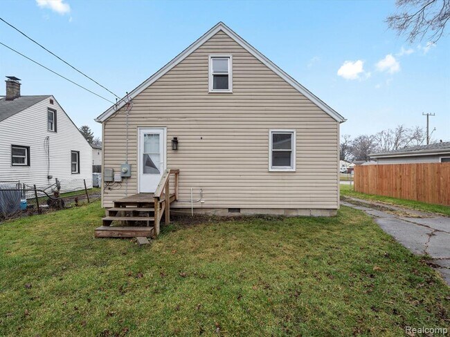 Building Photo - 1324 E Hayes Ave