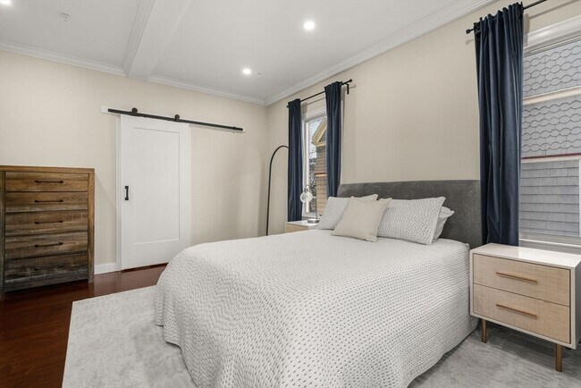 Building Photo - 753 E Broadway