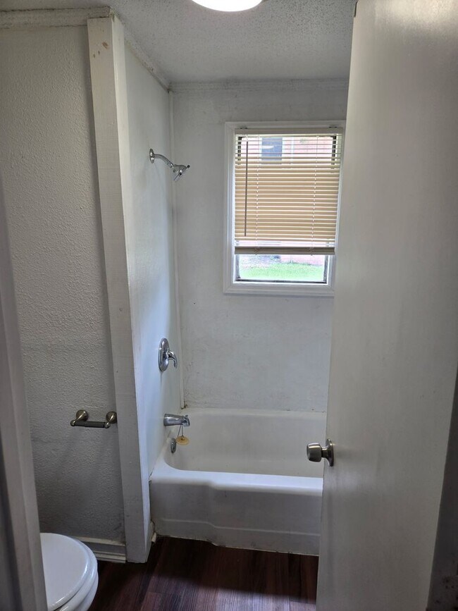 Building Photo - *Ask about a month for FREE with a one year lease agreement*
