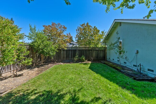 Building Photo - Browns Valley 3 bed 2 bath home