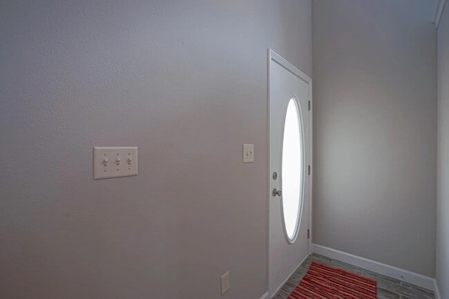 Building Photo - 224 Twin Lakes Ln