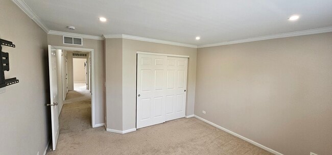 Building Photo - 481 Silver Charm Dr