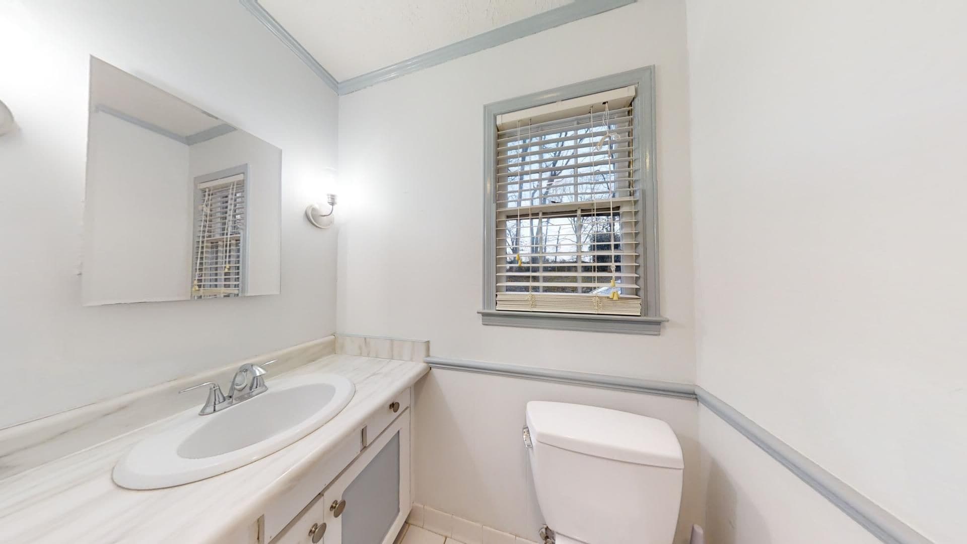 Building Photo - Spacious Home Conveniently Located close to Auburn High School