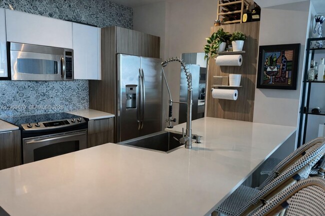 Building Photo - 951 Brickell Ave