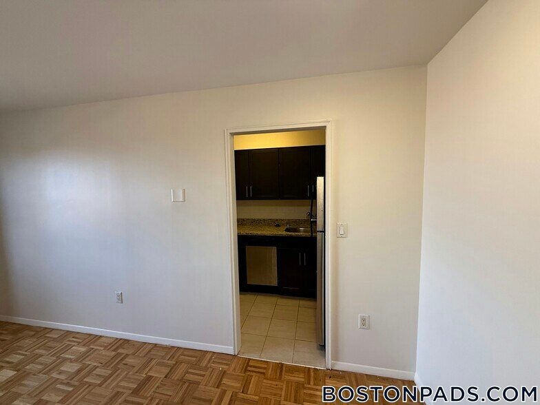 Building Photo - 175 Freeman St