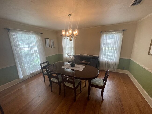 Building Photo - Spacious South Highlands 2 Bedroom Home with flex rooms!