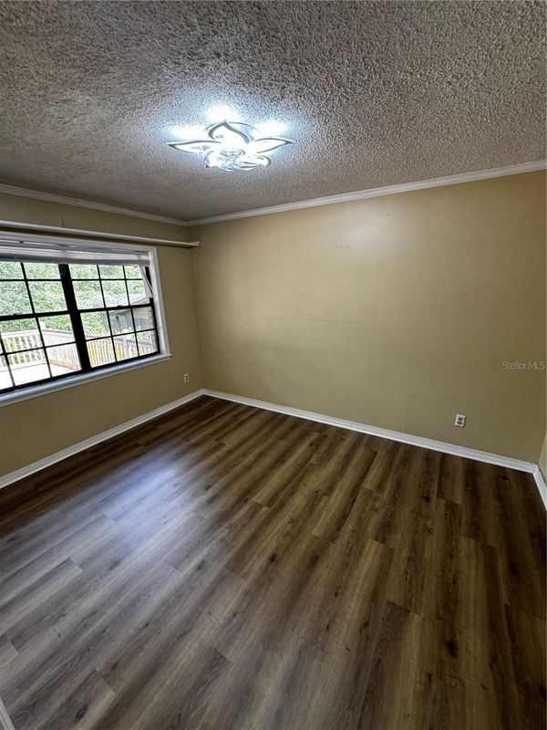 Building Photo - 2115 Stewart Ln