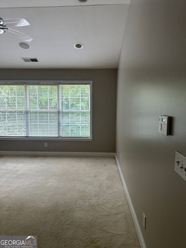 Building Photo - 711 Pine Grove Cir