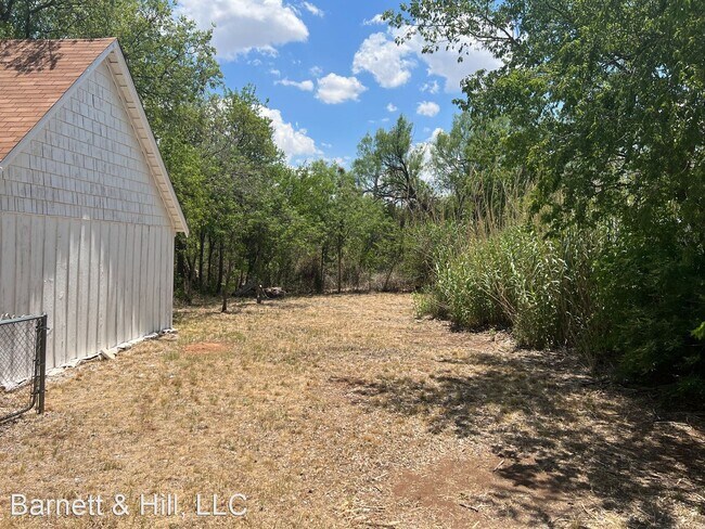 Building Photo - 3 br, 2 bath House - 361 College Drive