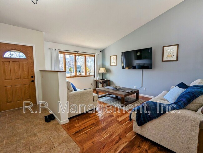 Building Photo - 351 Oakwood Dr