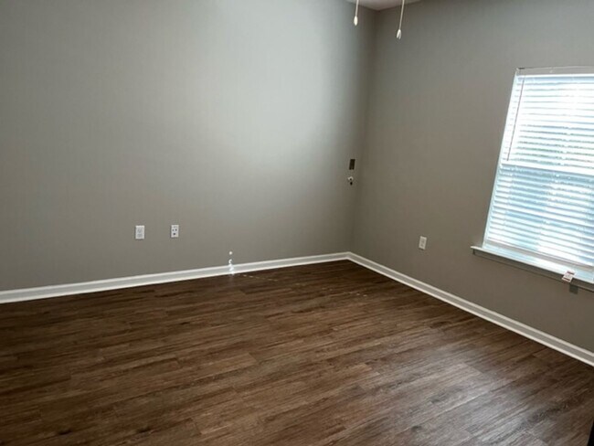 Building Photo - 2 Bedrooom 2 Bathroom Apartments close to VSU