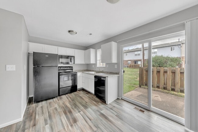 Building Photo - Carriage Station Townhomes - CST