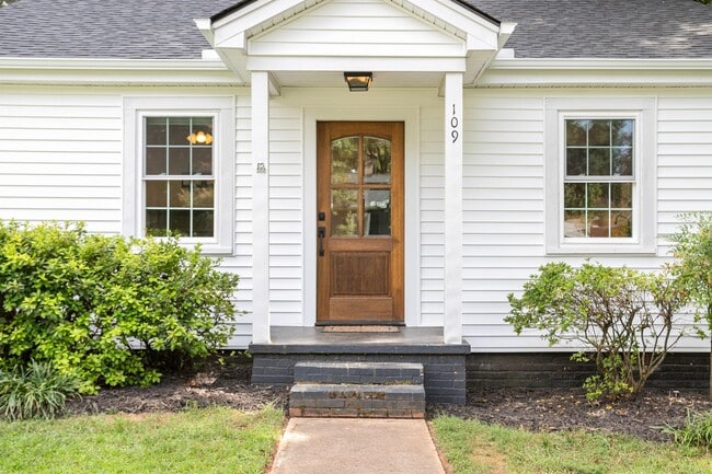 Building Photo - 109 Augusta St