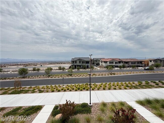 Building Photo - 1741 N Desert Foothills Dr