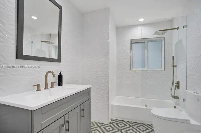 Building Photo - 2100 SW 28th Way