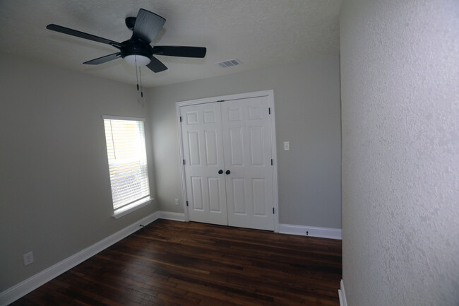 Building Photo - 713 Churchill Dr