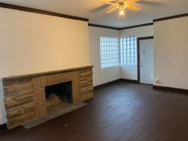 Building Photo - 1532 Woodland Ave NW