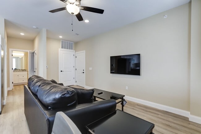 Interior Photo - 305 W. Clark St