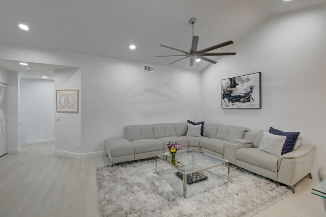 Building Photo - 6553 Via Regina