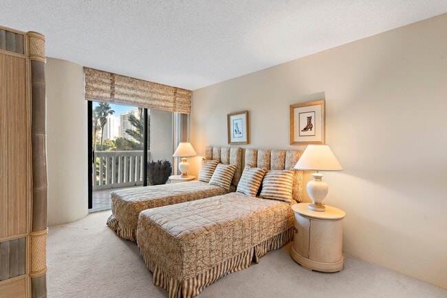 Building Photo - 2000 E Island Blvd