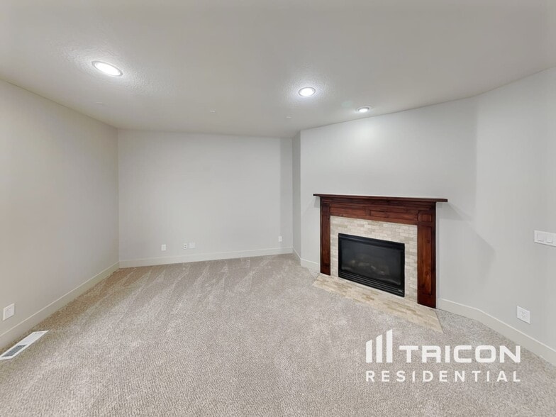 Building Photo - 14718 SE Badger Creek Rd