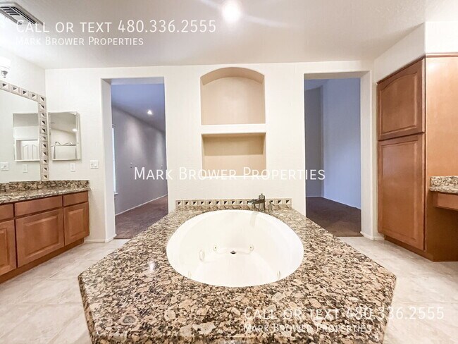 Building Photo - 1648 E Canyon Way