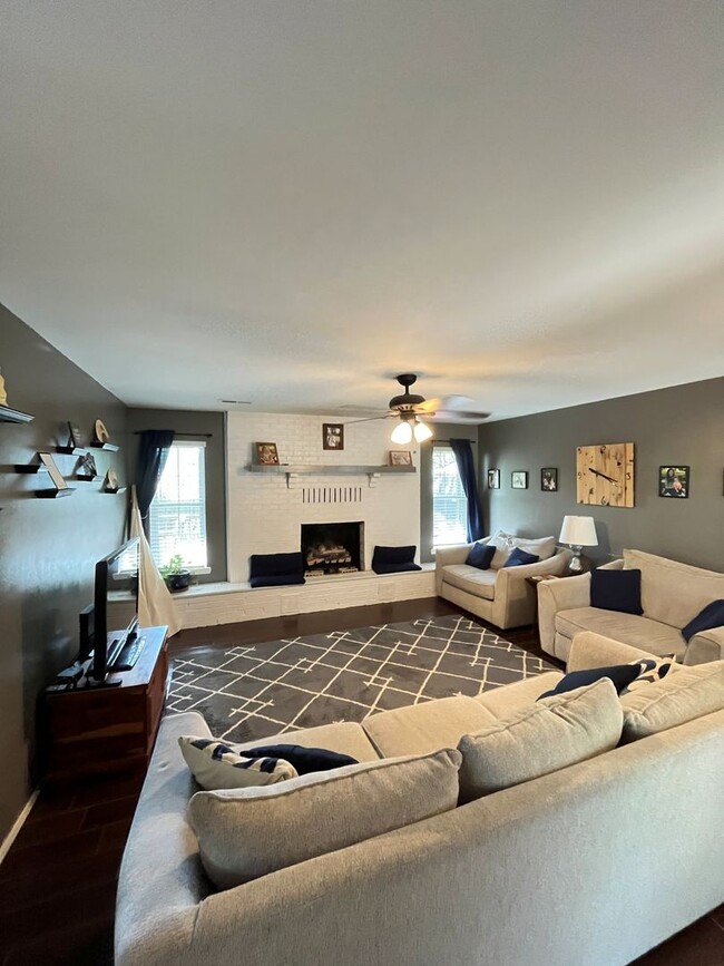 Building Photo - Superb 3 bedroom 2.5 bath home in Springda...