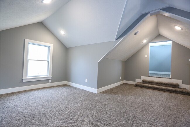 Building Photo - 1370 Bay Shore Blvd