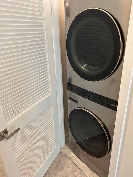 Building Photo - Room in Townhome on Broad River Ln